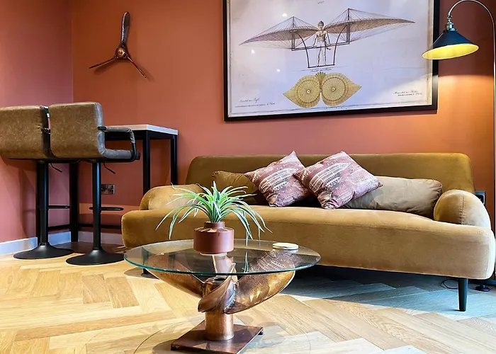The Aviator\'S Attic - Luxury City Centre Retreat